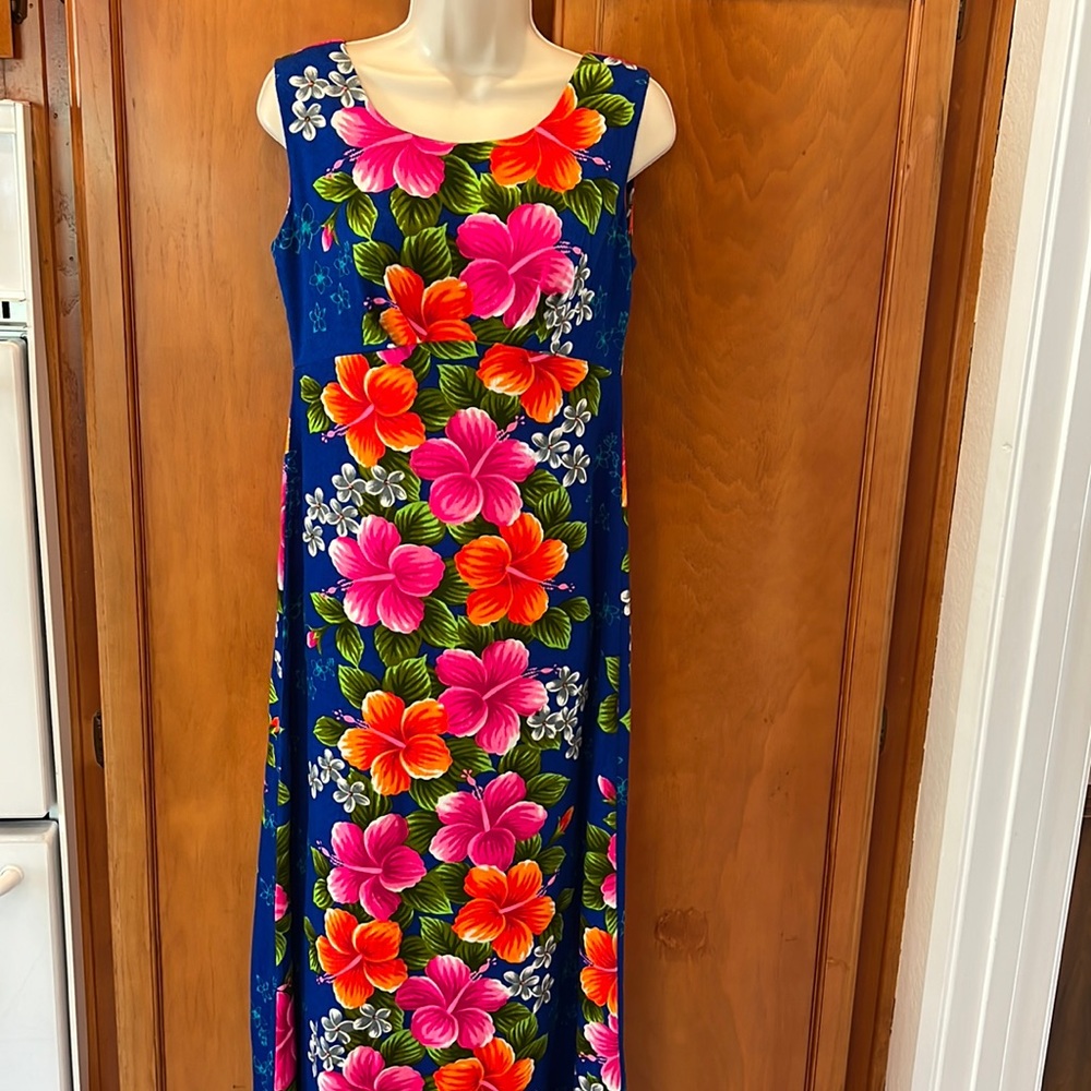Beautiful vintage Hawaiian dress
